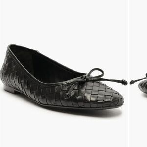 Schutz Arissa Black Woven Flats Like New Size 10B

Retails for $138

Like New!